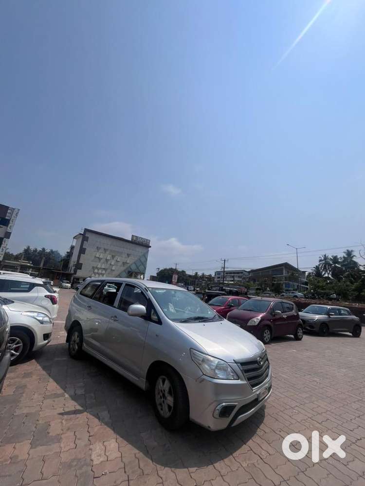 Toyota Innova 2015 Diesel 200000 Km Driven