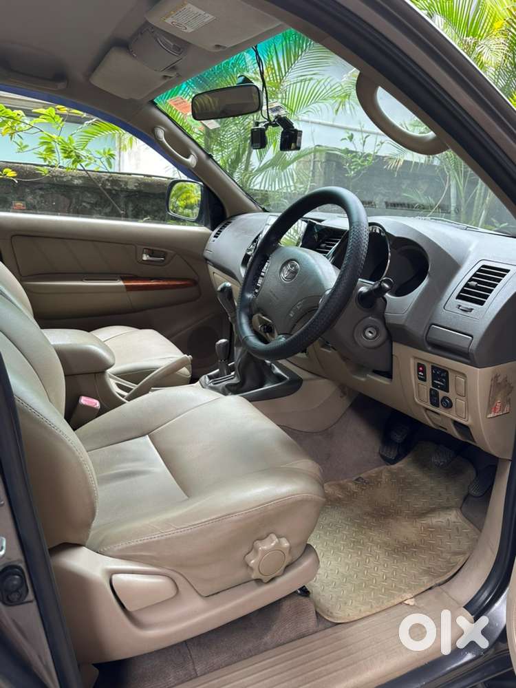 Toyota Fortuner 2011 Diesel Manual