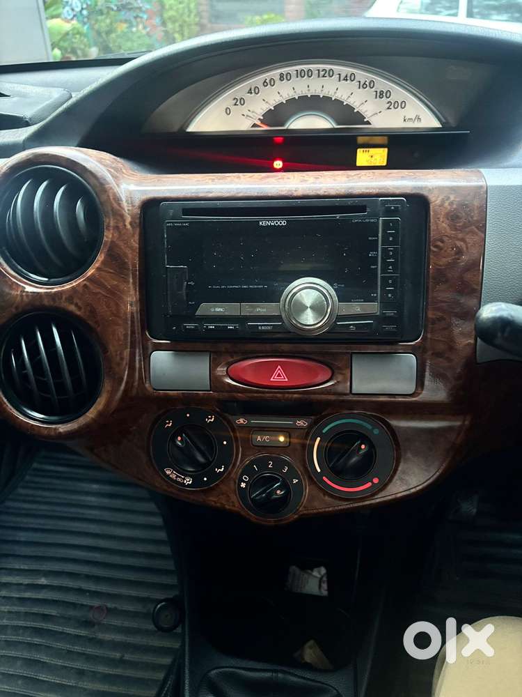 Toyota Etios Liva 2011-2012 G, 2011, Petrol