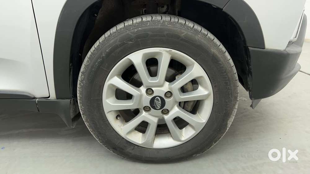 Mahindra Kuv 100 2016-2017 Mfalcon G80 K8 Dual Tone, 2017, Petrol