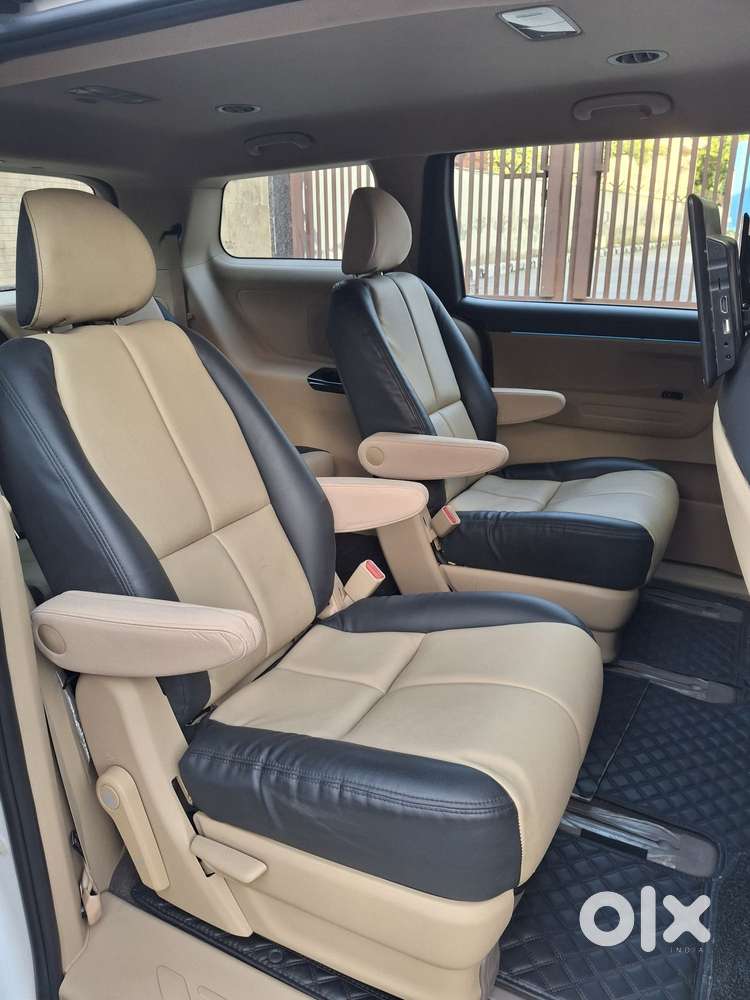 Kia Carnival Premium, 2021, Petrol