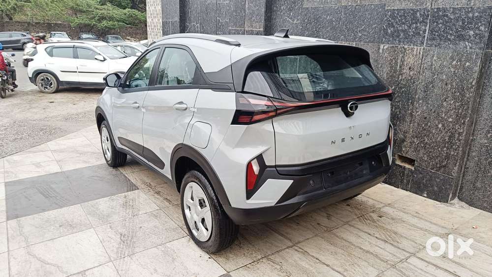 Tata Nexon Pure 1.2 Revotron Petrol 6 Mt, 2025, Petrol