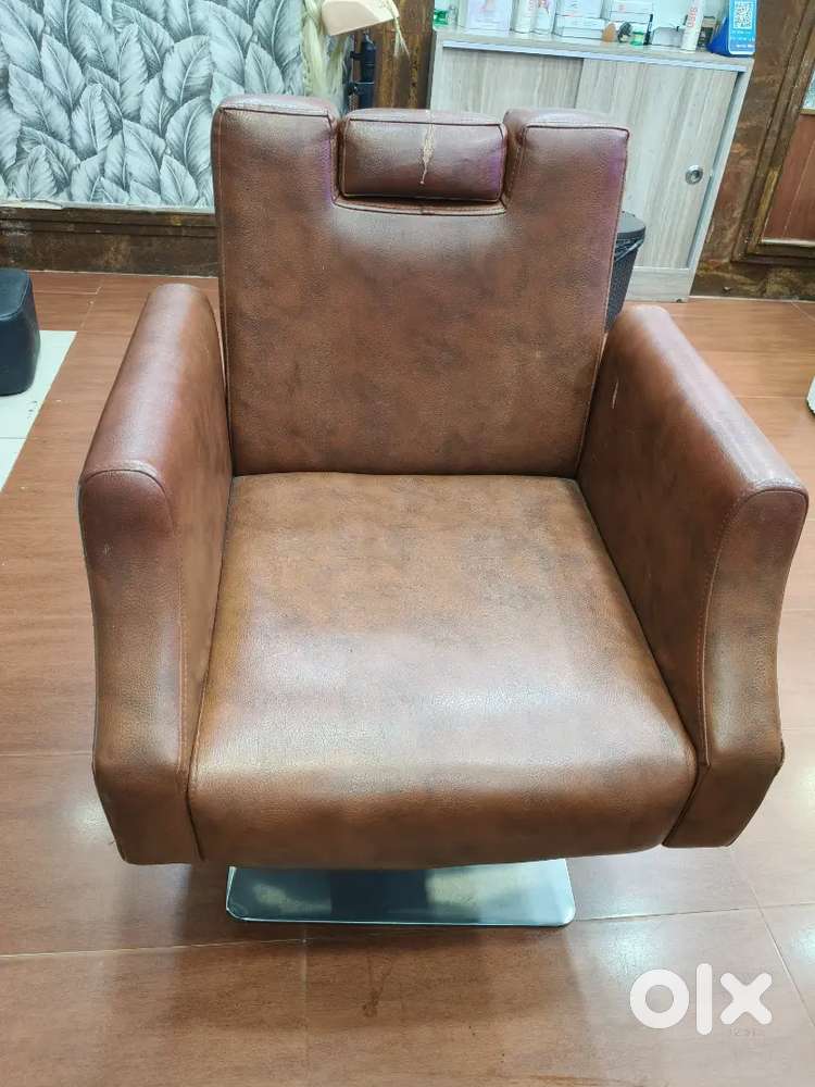 Salon chair