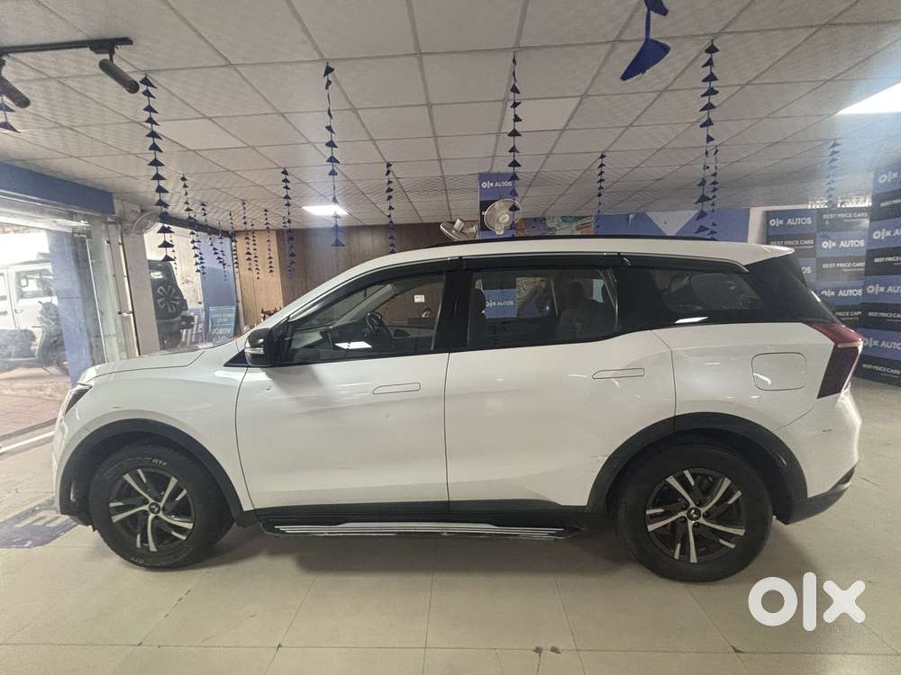 Mahindra Xuv700 2.0 Ax 5 Petrol Mt Str, 2022, Petrol