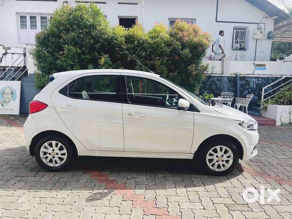 Tata Tiago 1.2 Revotron Xz (o), 2017, Petrol