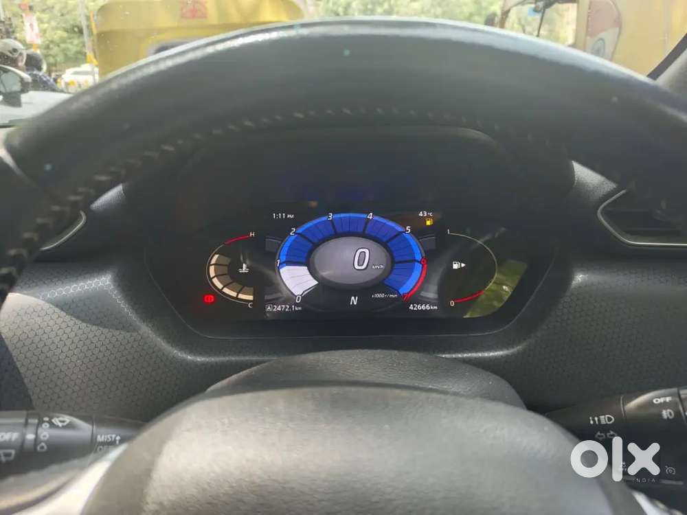 Nissan Magnite 2022 Dec Xv Premium Cvt Petrol 42000 Km Silver