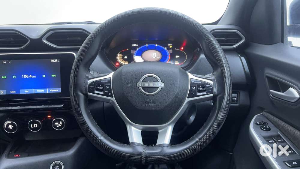 Nissan Magnite 1.0 Xv Premium, 2023, Petrol