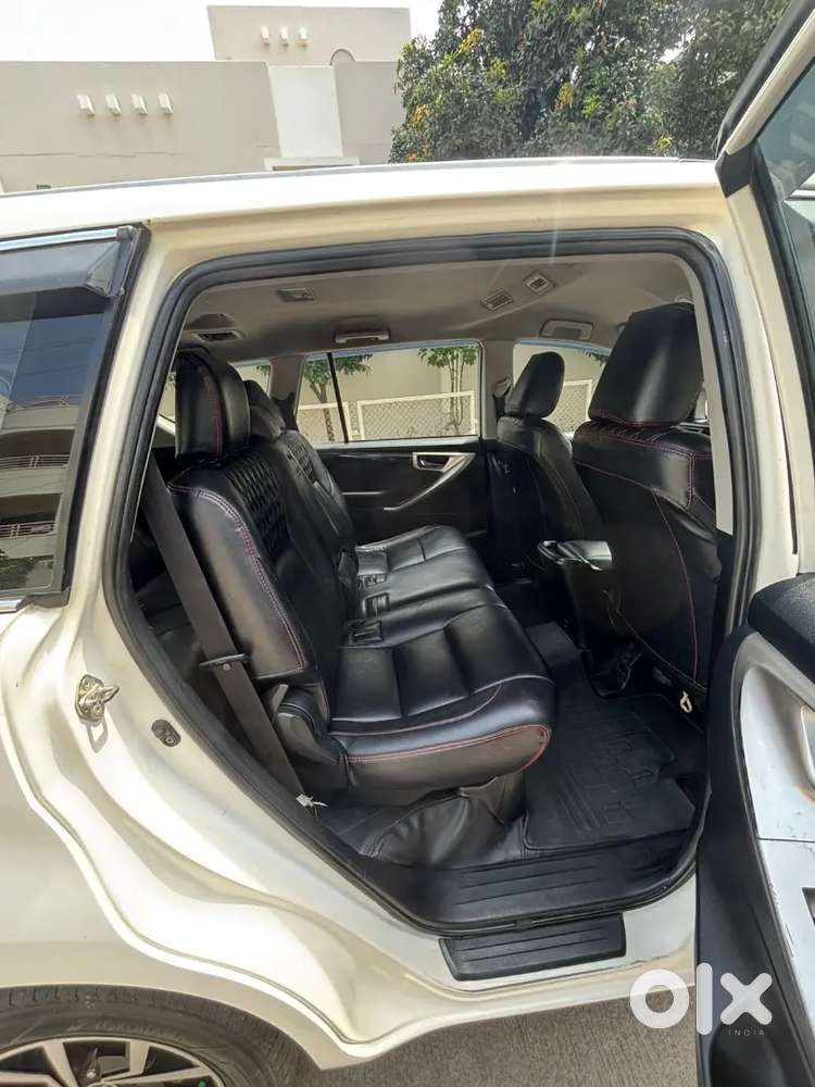 Toyota Innova Crysta Vx 2018 Pearl Whitetaxi Board