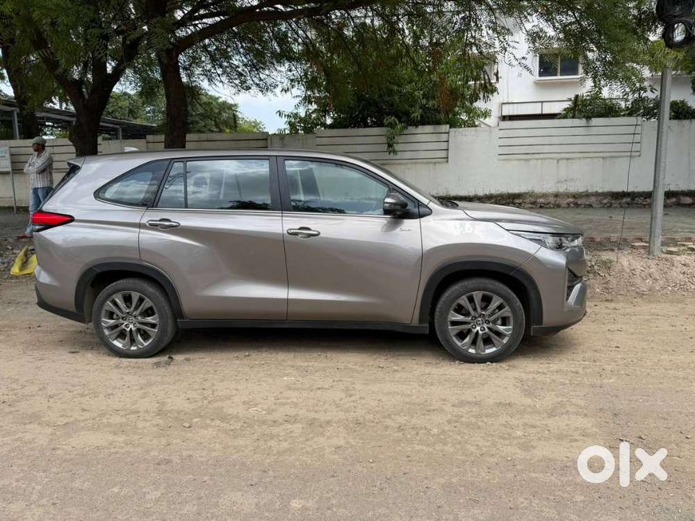 Toyota Innova Hycross 2.0 Zx (o) Hybrid 7 Str, 2025, Petrol