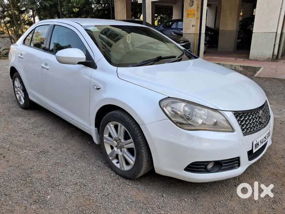 Maruti Suzuki Kizashi 2.4 2012