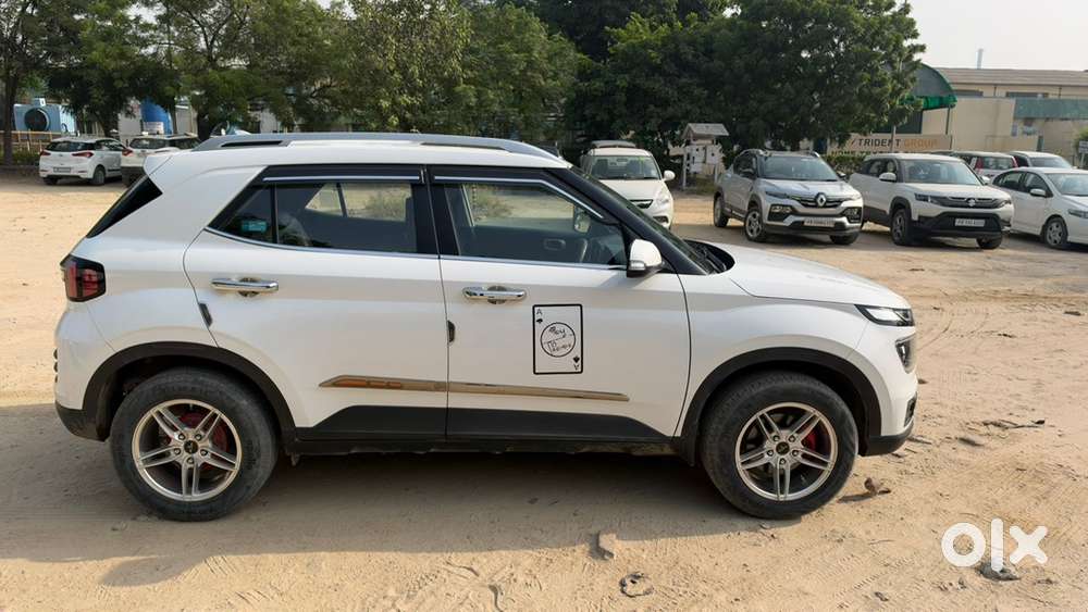 Hyundai Venue Petrol Manual 2023