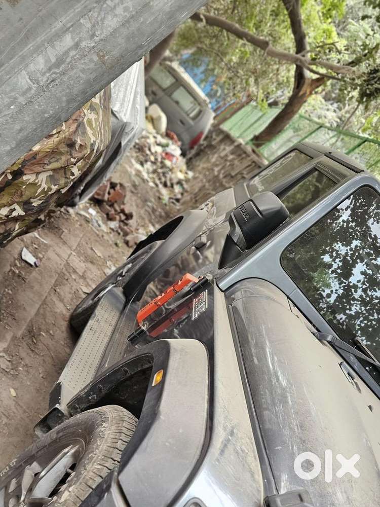 Mahindra Petrol 2023 Car