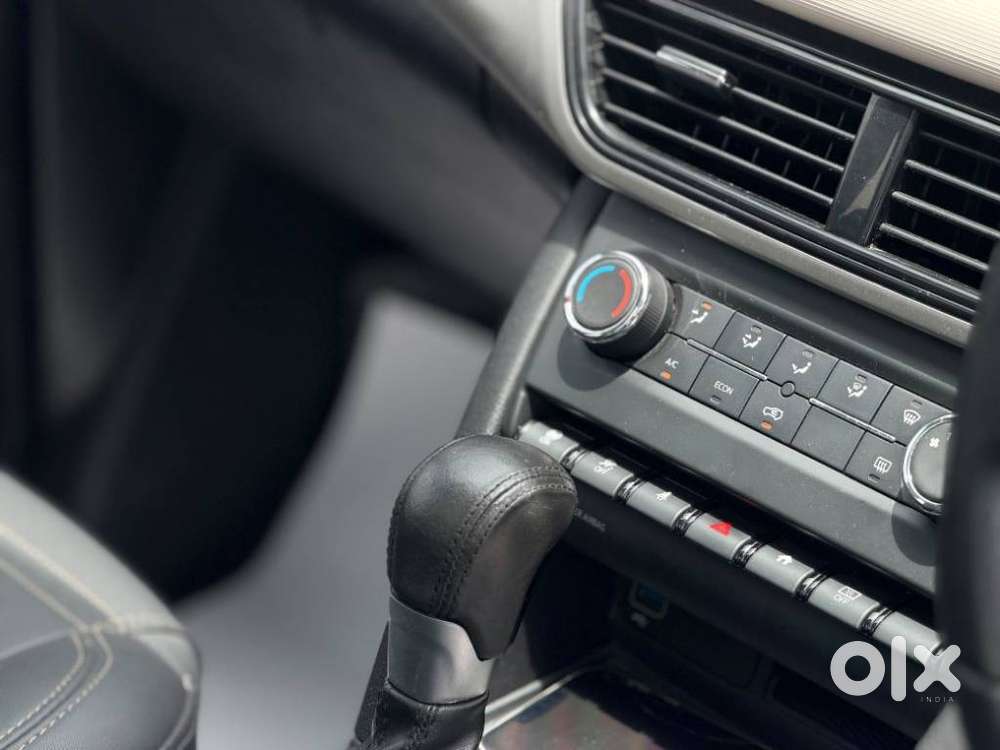 Mahindra Xuv700 2.0 Ax 5 Petrol At Str, 2022, Petrol