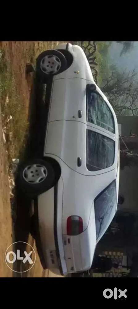 Fiat Siena 2000.                     Petrol 147000 Km Driven