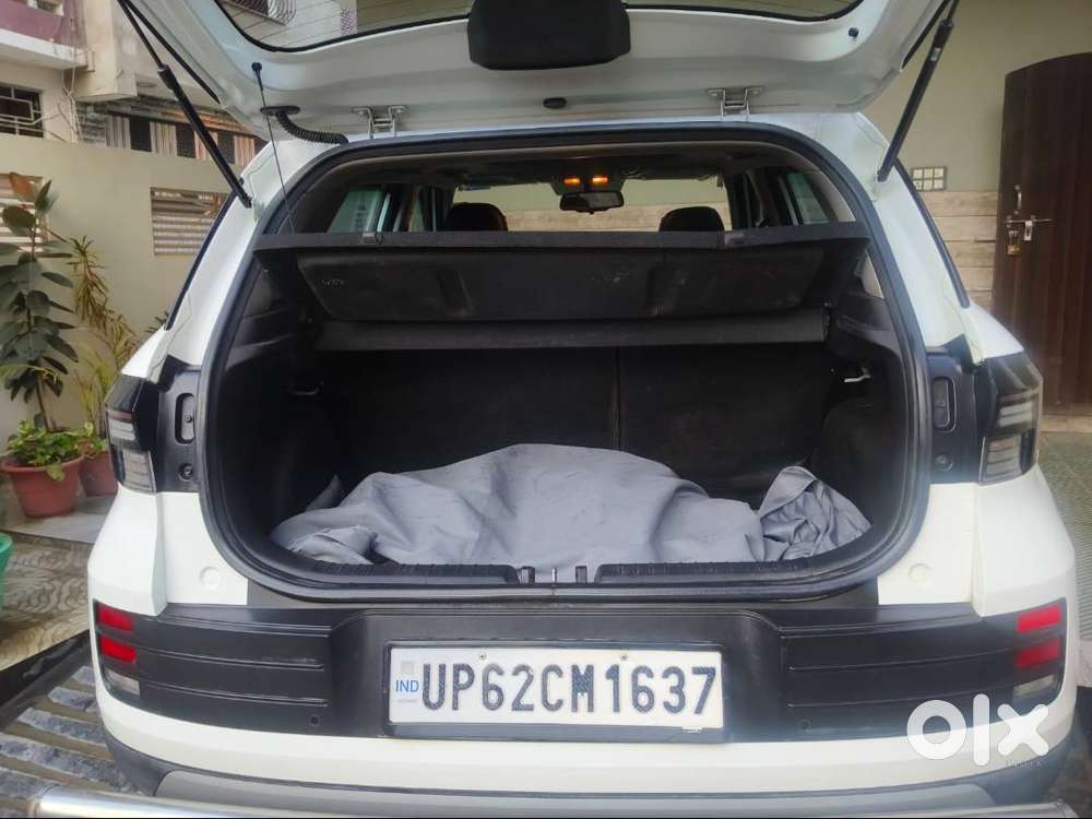 Hyundai Venue 2022 Petrol 35771 Km Driven