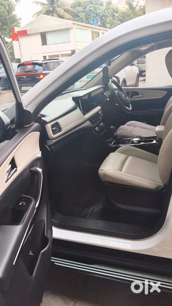 Mahindra Xuv700 Ax7l At Awd| Diesel | 2024 | White