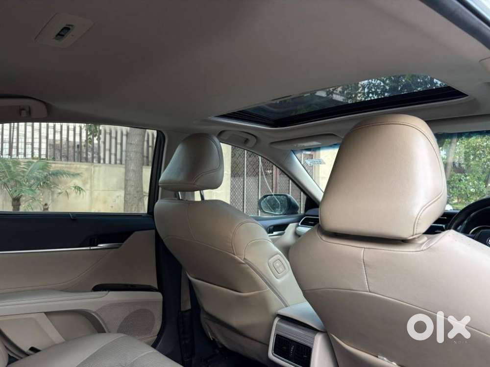 Toyota Camry 2.5 Hybrid, 2020, Cng & Hybrids