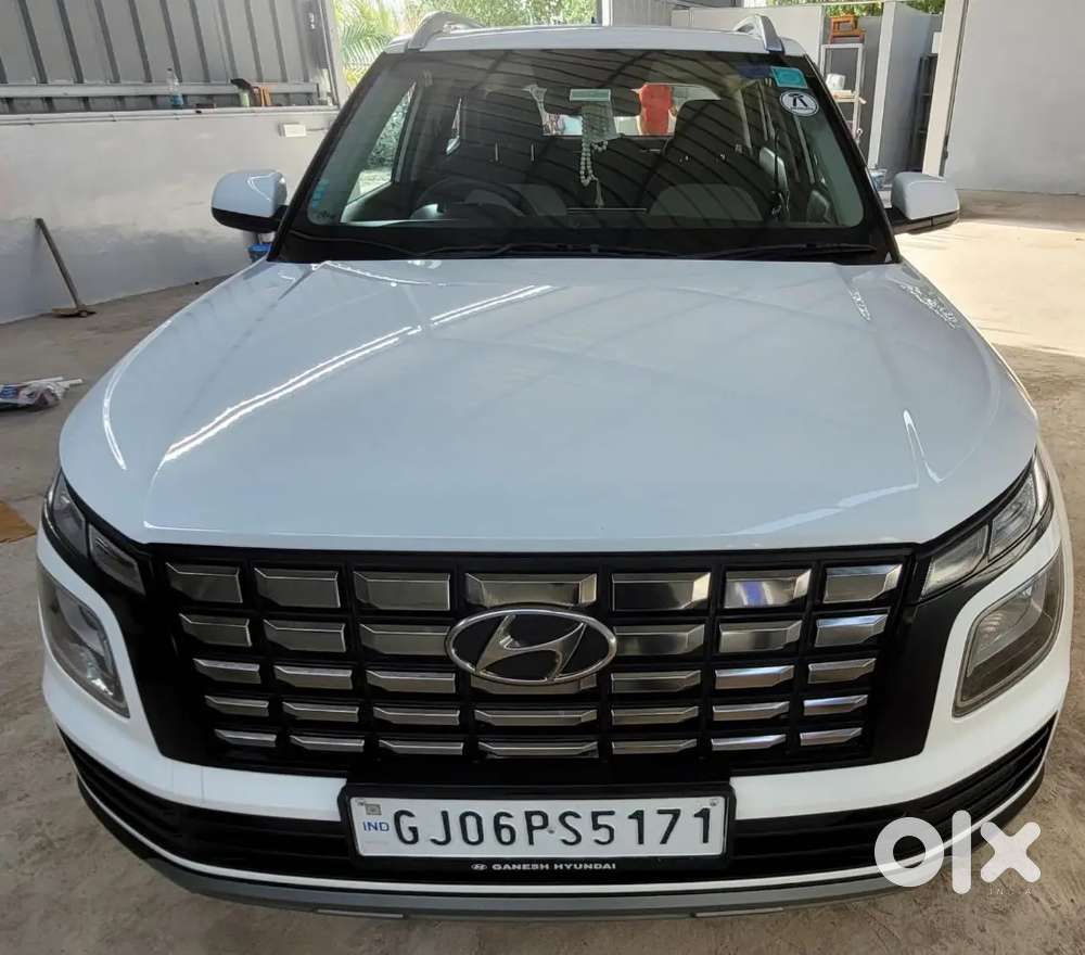 Hyundai Venue 2024 Petrol 11000 Km Driven