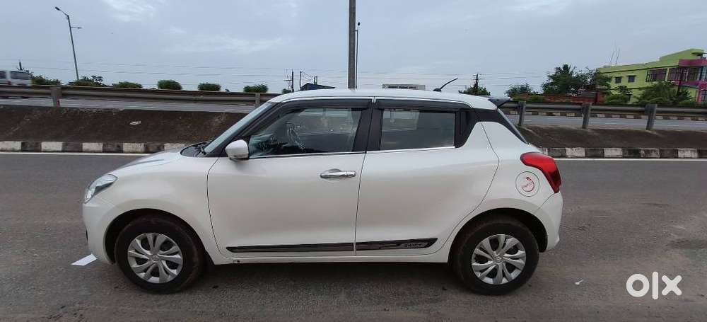 Maruti Suzuki Swift Vxi + Manual, 2022, Petrol