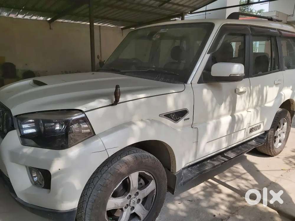 Mahindra Scorpio S 11