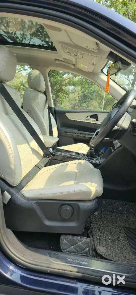 Mahindra Xuv700 2.2 Ax 7 Diesel Mt Luxury Pack Str, 2022, Diesel