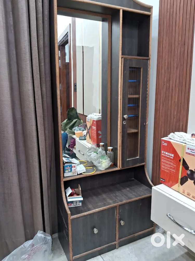 Dressing table