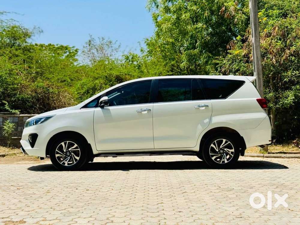 Toyota Innova Crysta 2.4 V 7 Str, 2022