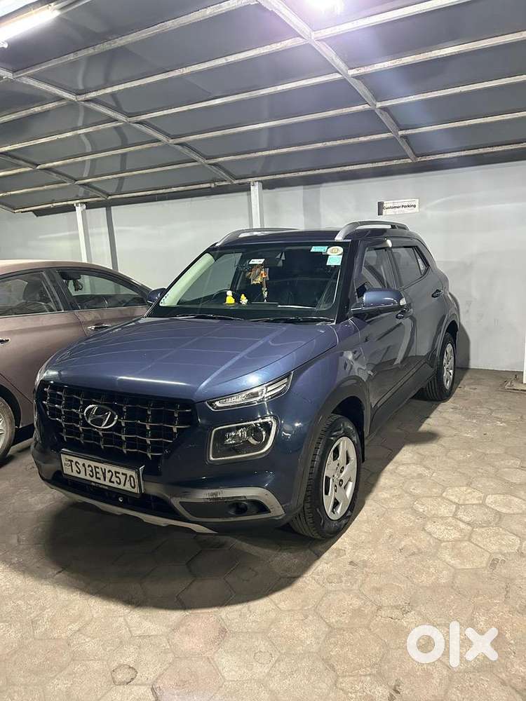Hyundai Venue 2021/oct Petrol Well Maintained Show Room Condition