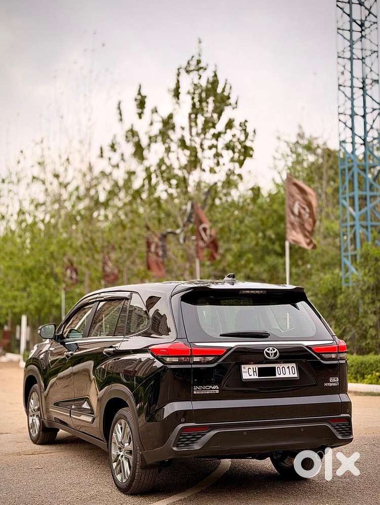 Toyota Innova Hycross, 2025