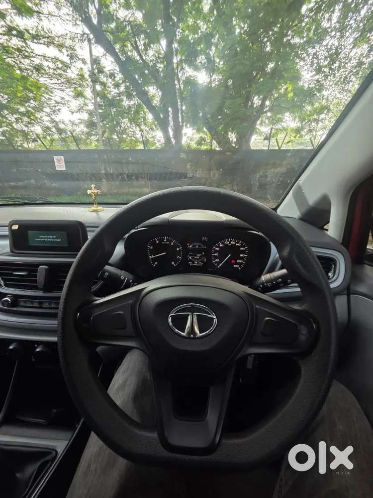 Tata Altroz Xm 1.2 Petrol 2020 - 2nd Owner - Downtown Red
