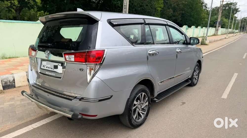 Toyota Innova Crysta 2021 8 Setter  G Version