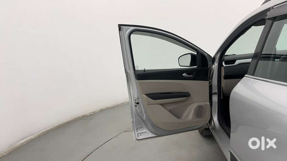 Renault Triber Rxz Easy-r Amt, 2022, Petrol