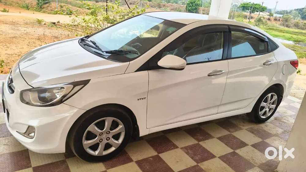 Hyundai Verna 1.6 Vtvt 2011 Manual Milage 17 Kmpl
