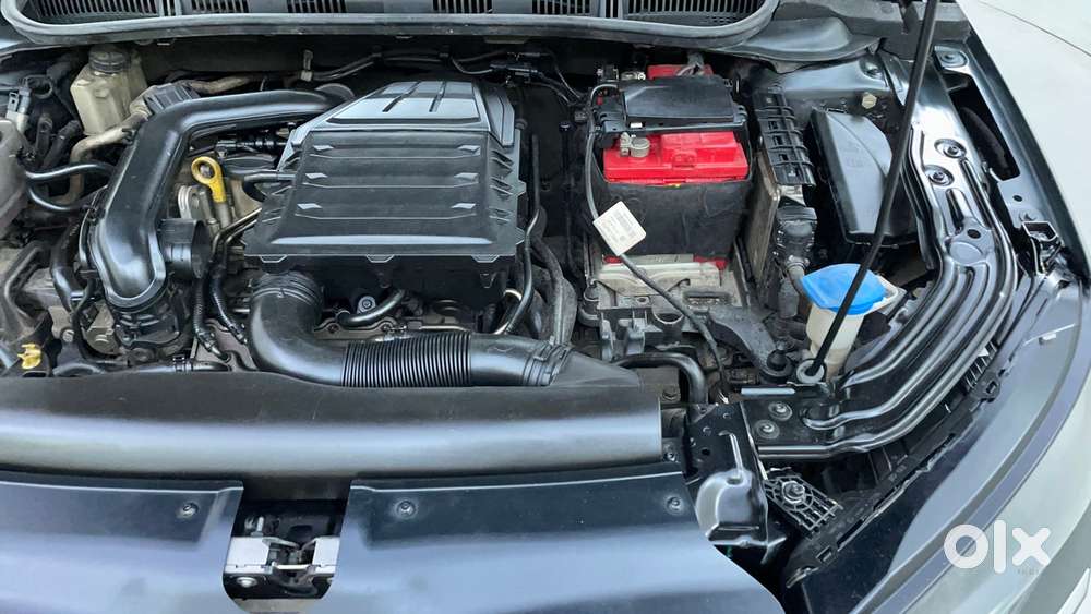 Skoda Slavia Ambition 1.0l Tsi At, 2022, Petrol