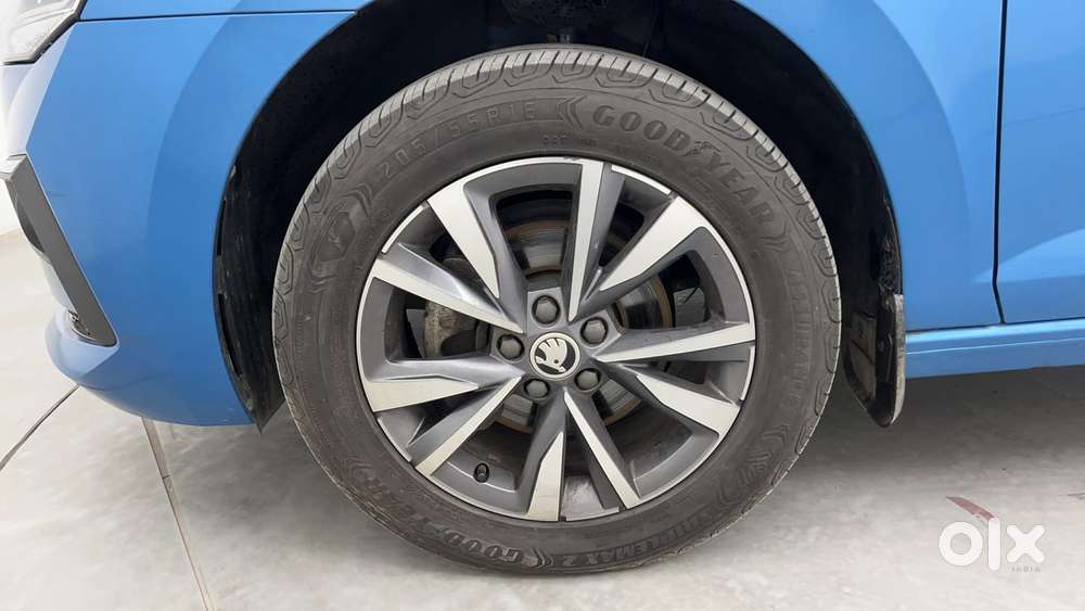 Skoda Slavia Style 1.0l Tsi At, 2023, Petrol