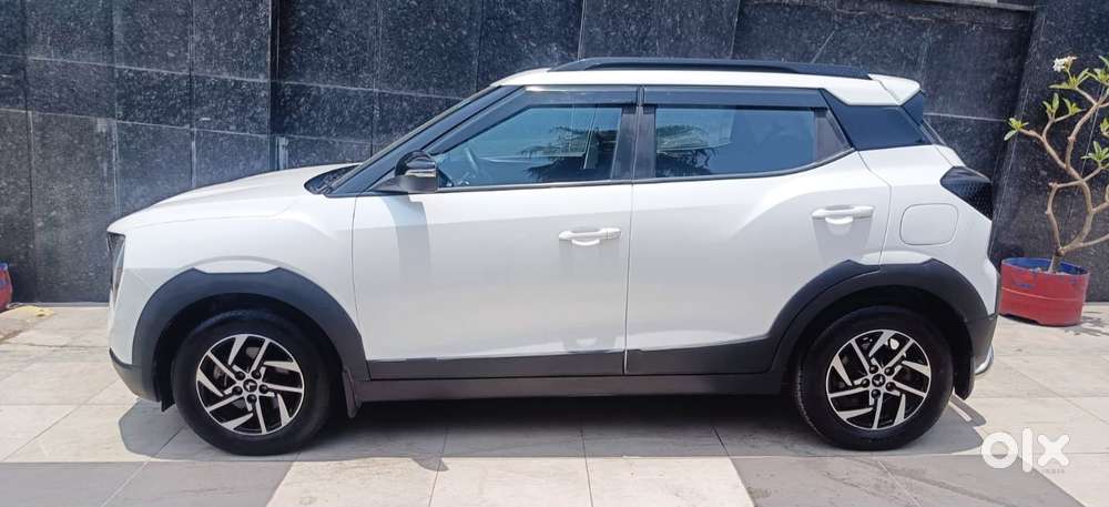 Mahindra Xuv 3xo Ax5 Pm Mt, 2024, Petrol