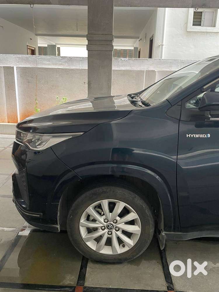 Toyota Innova Hycross (2023)