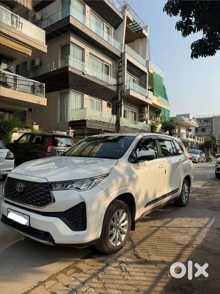 Toyota Innova Hycross 2.0 Vx (o) Hybrid 7 Str, 2025, Petrol