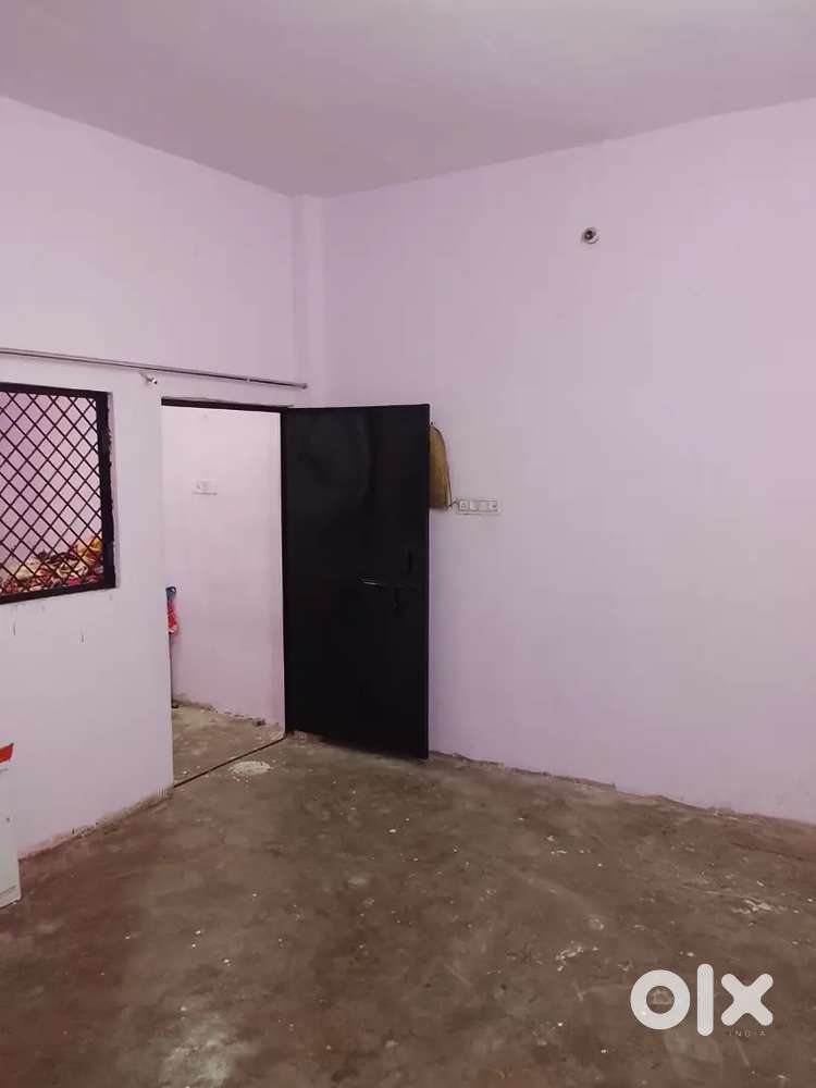 I rent a room with one separate room , kitchen and bathroom