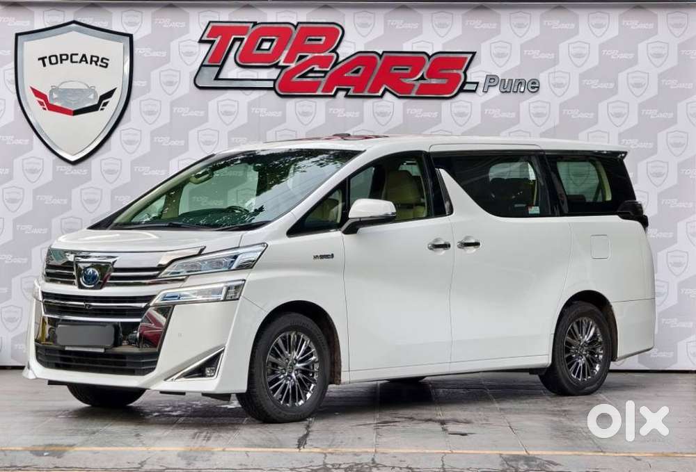 Toyota Vellfire 2.5 Executive Lounge, 2022, Cng & Hybrids