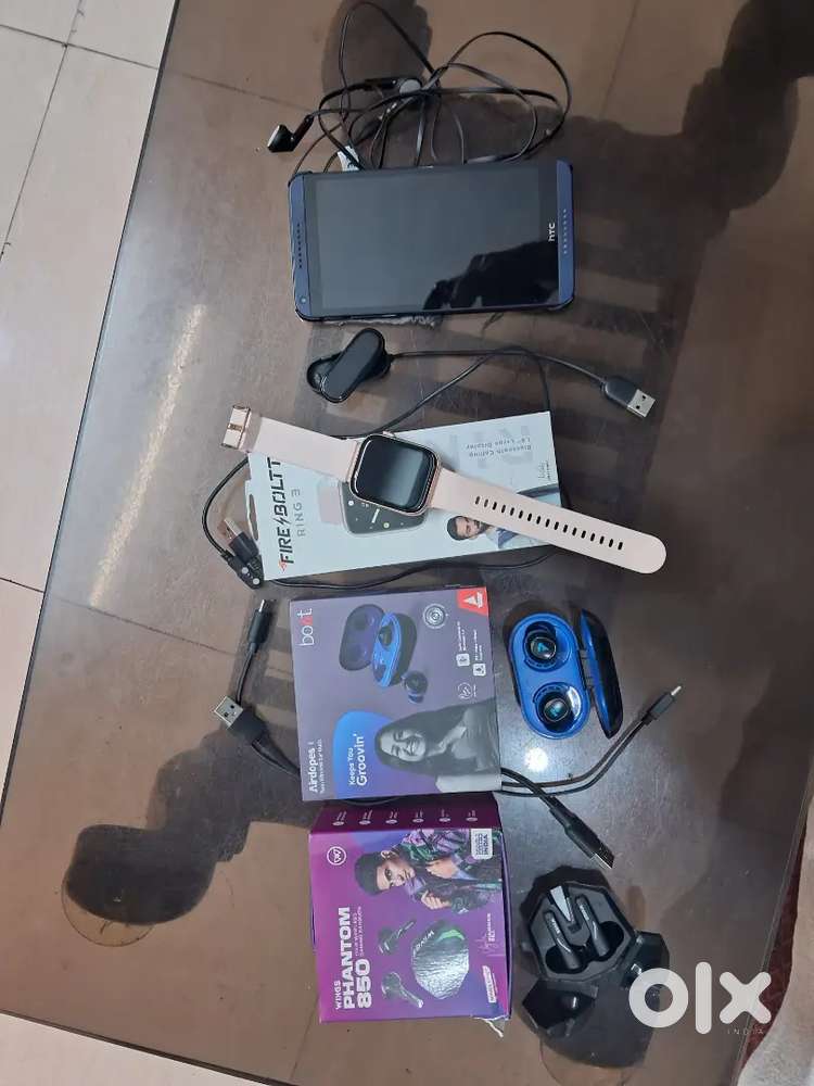One Dead mobile/Two pair earbuds/Two smart watch/One earphones