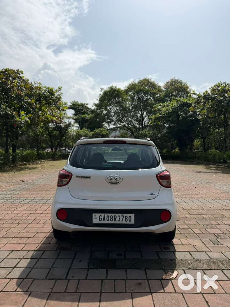Hyundai Grand I10 Magna 1.2 Petrol  White  1st Owner  94,000 Kms