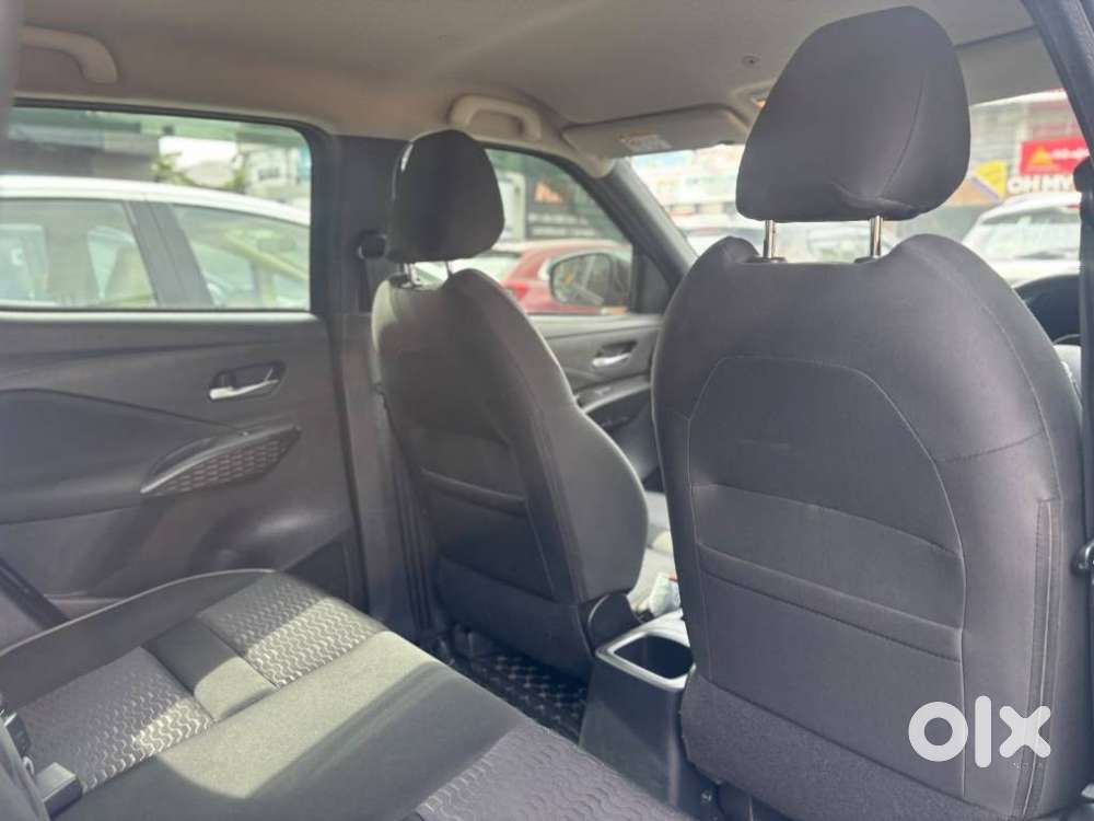 Nissan Magnite Kuro Edition Petrol Amt, 2025, Petrol