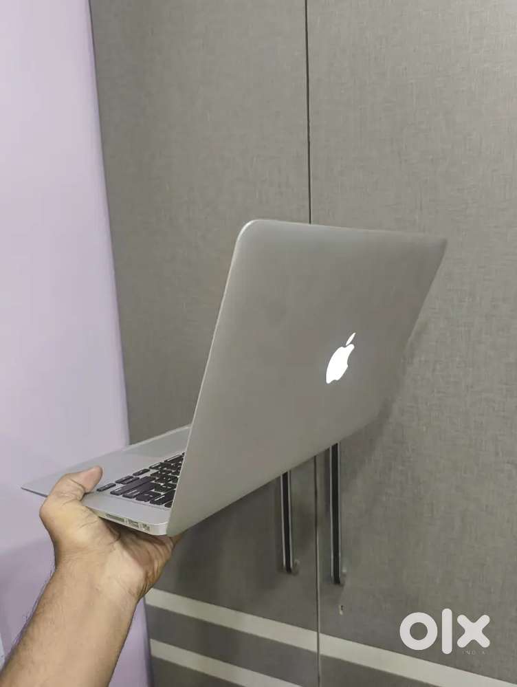 Apple Macbook Air in Good Condition Less Used