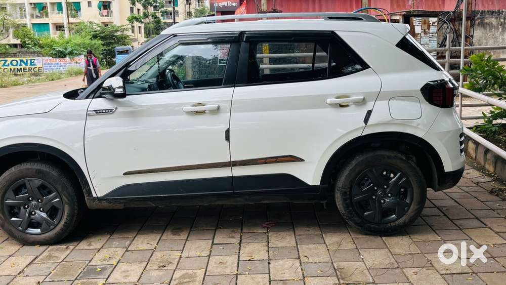 Hyundai Venue Petrol 2024