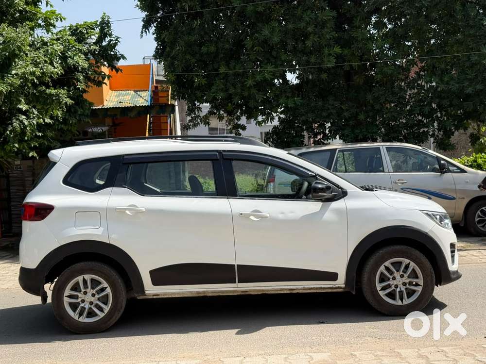 Renault Triber Rxt, 2022, Petrol