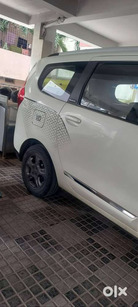 Renault Lodgy 2015 Diesel  Well Maintained  Fancy Number  Excellent