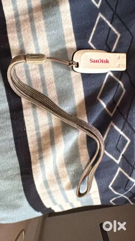 2 SanDisk 8gb pendrive