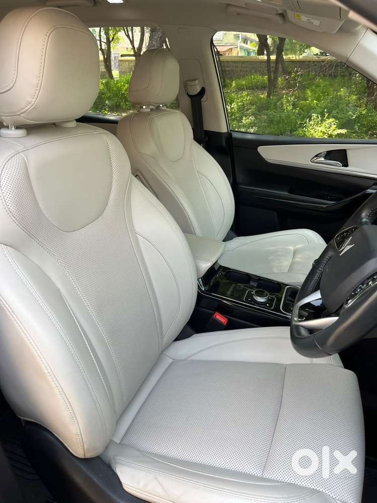 Mahindra Xuv700 2025 Ax7l Top End Diesel