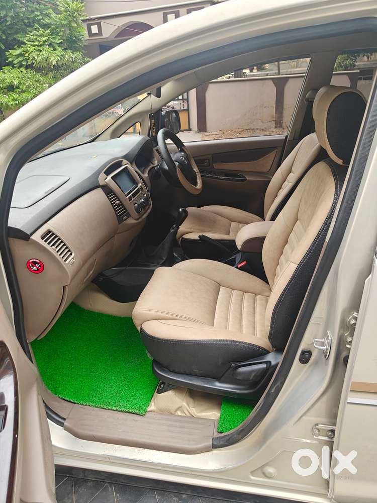 Toyota Innova 2.5 G (diesel) 8 Seater Bs Iv, 2015, Diesel